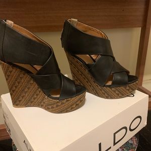 Comfortable wedges that zip in the back size 7